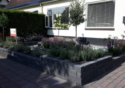 aanleg plantenbakken bloemen borders -tuin Nunspeet