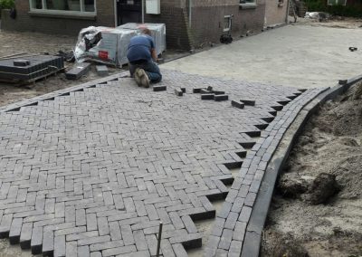 bestrating oprit klinkers visgraat Nunspeet