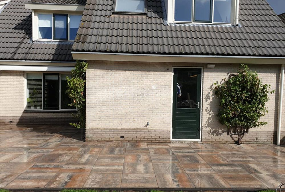Straatwerk terras achtertuin Dalfsen