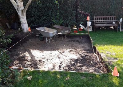 terras straatwerk achter tuin Dalfsen