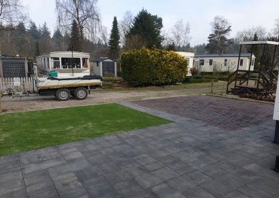 Tuinaanleg kunstgras parkeerplaats Nunspeet