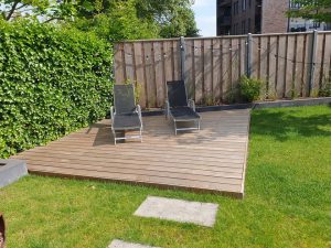 Aanleg vlonder terras achtertuin Vaassen