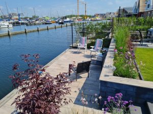 Complete aanleg voor en achtertuin Waterfront Harderwijk