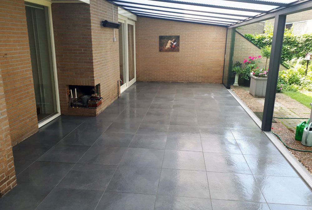 Bestrating veranda keramische tegels ’t Harde