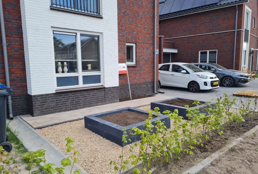 Bestraten voor- en achtertuin, dubbele oprit Nunspeet