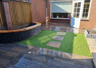 Bestrating voor en achter tuin Nunspeet